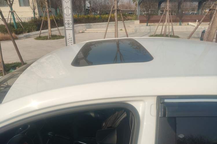 Used Roewe i5 2020 1.5L Automatic 4G Connect Luxury Flagship Edition
