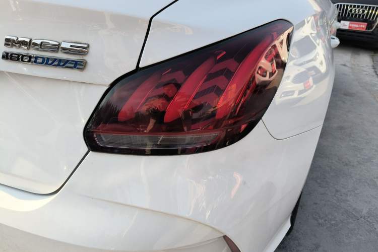 Used MG 5 2022 180 DVVT CVT Youth Luxury Edition
