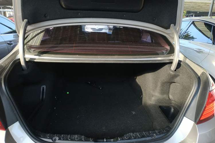 Used BMW 5 Series 2014 520Li Elegant Model
