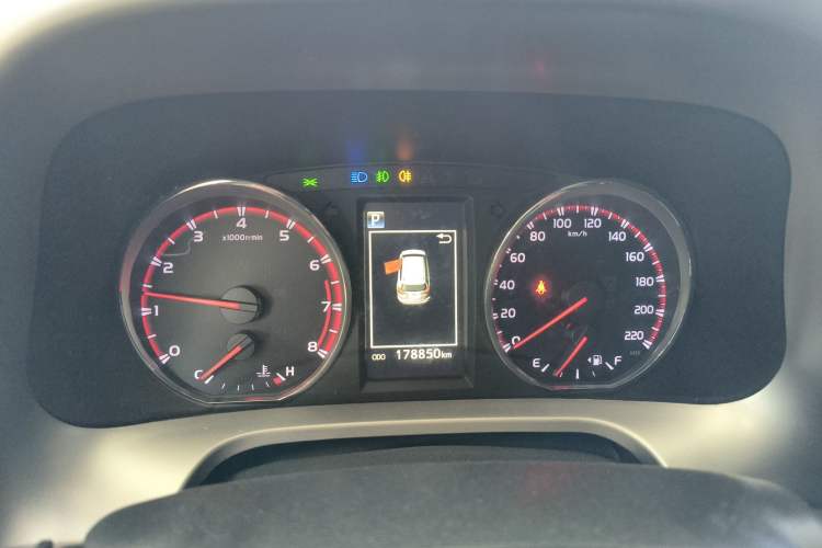 Used Toyota RAV4 2019 2.0L CVT Two-Wheel Drive Fashion X Limited Edition China VI Standard
