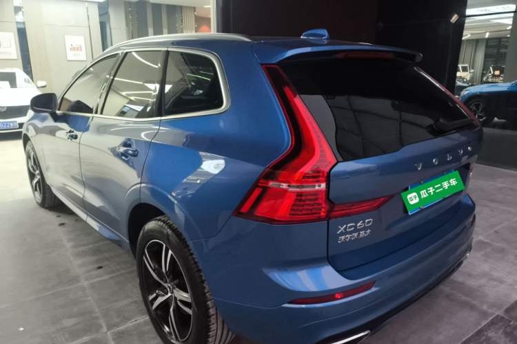 Used Volvo XC60 2019 T5 4x4 Smart & Dynamic Sport Edition China VI Standard