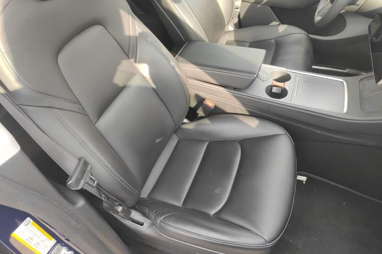 Used Tesla Model Y 2021 Long-Range All-Wheel-Drive Version 3D7
