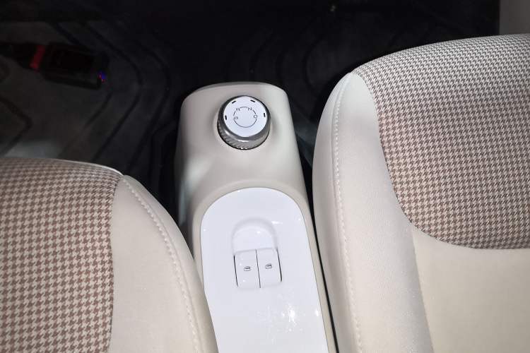 Used Wuling Hongguang MINIEV 2024 3rd Generation 215km Advanced Version
