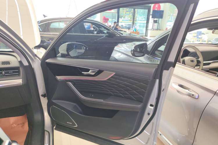 Used Hongqi HS5 2022 Revised Version 2.0T Smart Connect Flagship Edition
