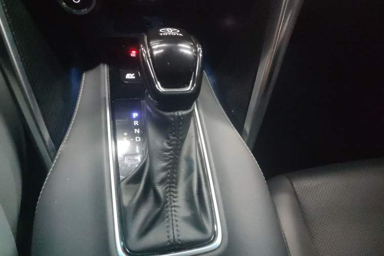 Used Toyota Venza 2023 2.5L Smart Electric Hybrid Dual-Drive Prestige Version
