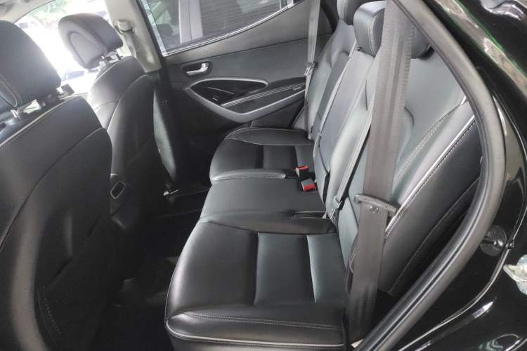 Used Hyundai Santa Fe 2017 2.0T Automatic All-Wheel Drive Smart 7-Seater
