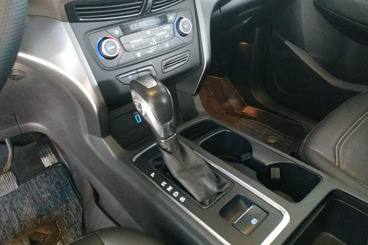 Used Ford Kuga 2018 Facelifted EcoBoost 180 Two-Wheel-Drive Platinum Wing Edition
