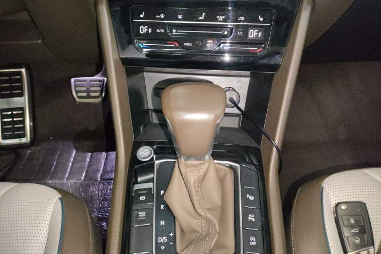 Used Volkswagen Tiguan L 2022 330TSI Automatic Two-Wheel Drive R-Line Enhanced Edition