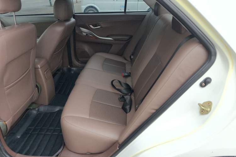 Used Zotye Z300 2014 1.5L Urban Edition Manual Luxury Model