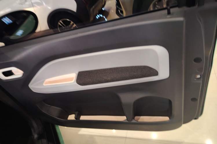 Used Chery QQ Ice Cream 2022 170km Sundae Phosphate Lithium-Ion
