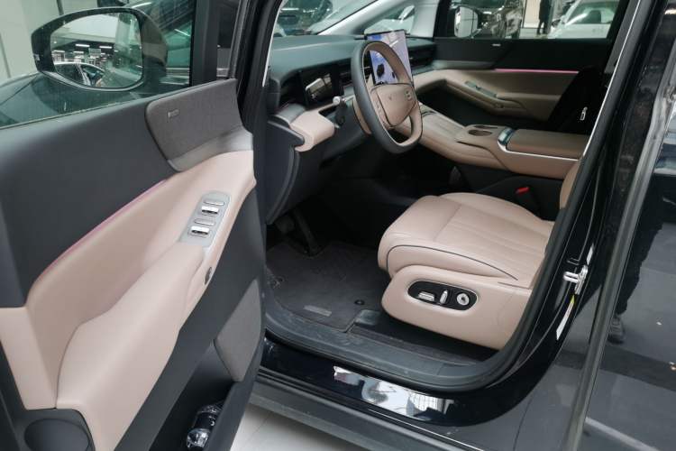 Used XPeng X9 2025 740 Ultra-Long Range Max
