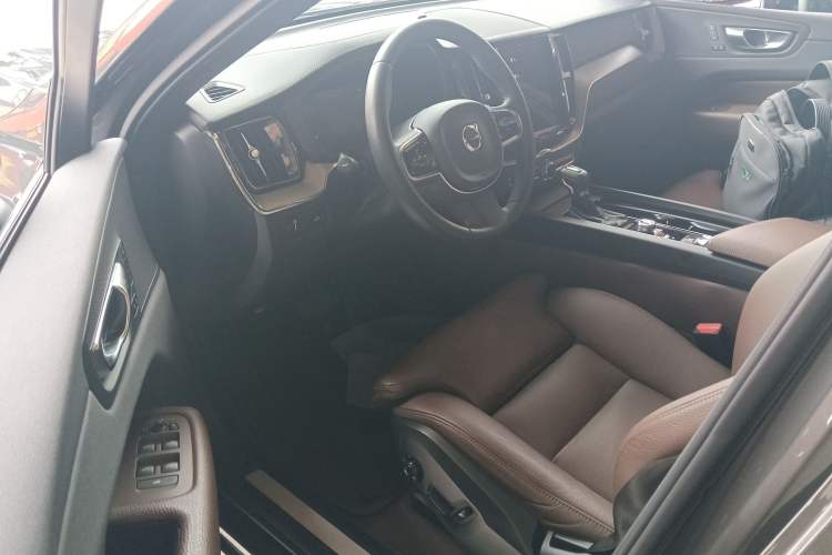 Used Volvo XC60 2021 T5 4x4 Smart Luxury Edition
