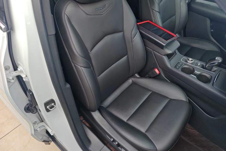 Used Cadillac XT4 2018 28T Two-Wheel Drive Leading Version
