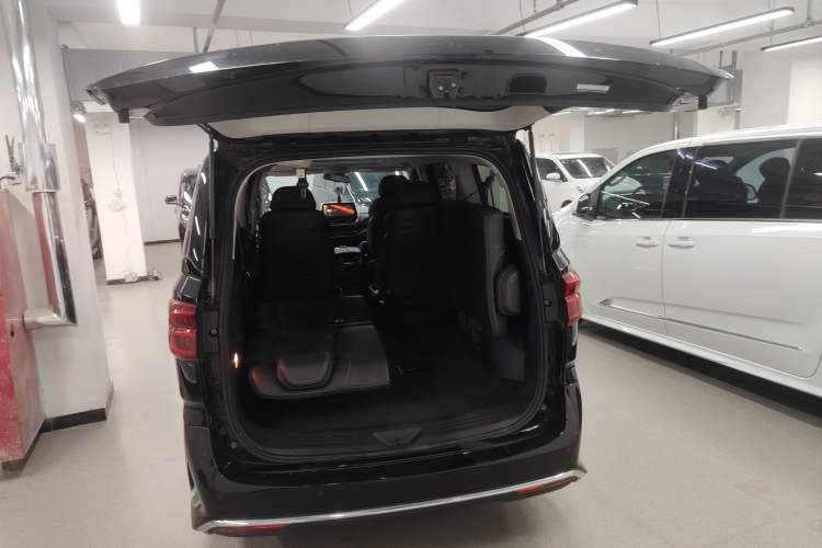 Used SAIC MAXUS G20 2021 Facelifted PLUS 2.0T Gasoline Automatic Luxury Edition
