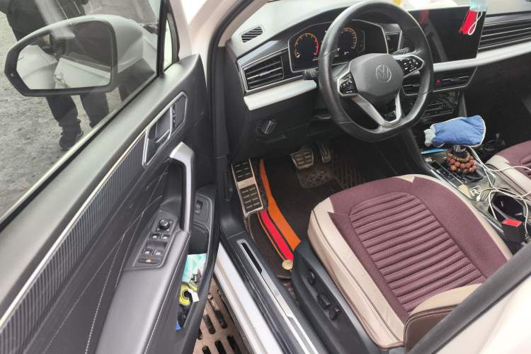 Used Volkswagen Tiguan L 2022 330TSI Automatic Two-Wheel Drive R-Line Enhanced Edition
