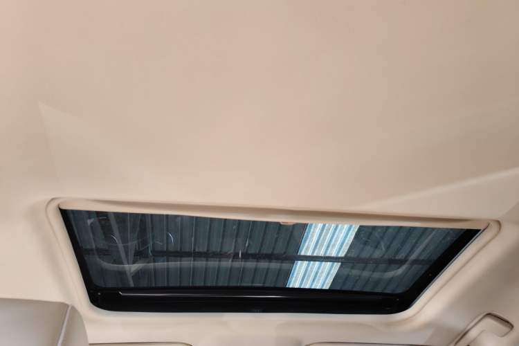 Used Buick GL8 2023 Facelifted Land Cruiser Executive Luxury Version
