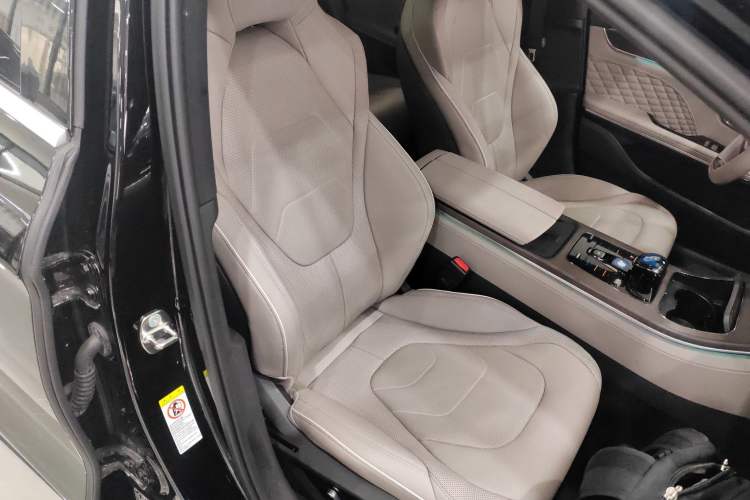 Used BYD Han 2024 EV Glory Edition 610 km All-Wheel Drive "Tian Shen Zhi Jia" Intelligent Driving Model
