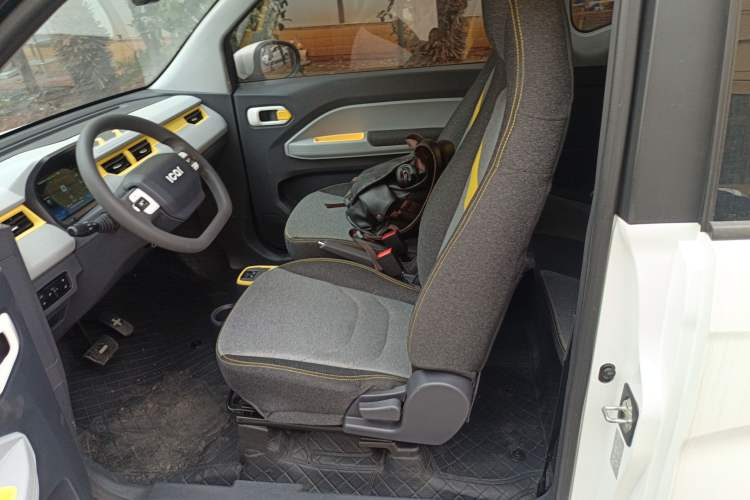 Used Chery QQ Ice Cream 2022 170km Sundae Phosphate Lithium-Ion
