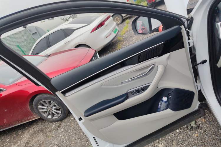 Used BYD Song PLUS New Energy 2024 HONOR Edition DM-i 110km Flagship PLUS
