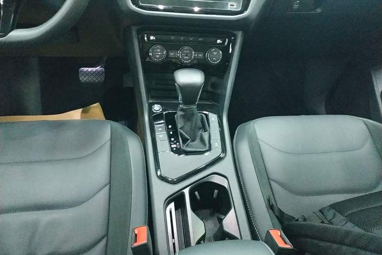 Used Volkswagen Tiguan L 2021 330TSI Automatic Two-Wheel Drive Smart Edition
