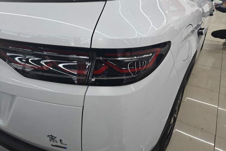 Used BYD Song L DM-i 2025 Intelligent Driving Version 160 km Beyond-Range Type
