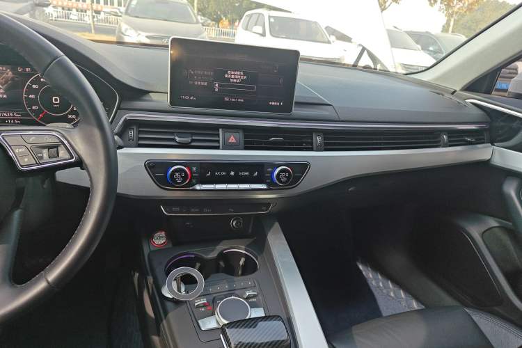 Used Audi A4L 2018 30th Anniversary Edition 40 TFSI Fashion Model
