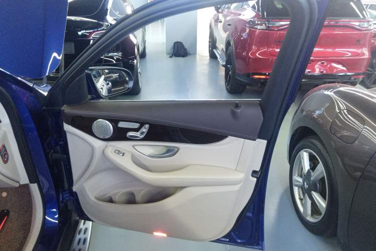 Used Mercedes-Benz GLC 2016 GLC 260 4MATIC Luxury Model
