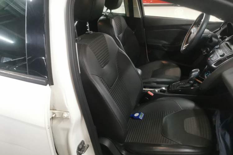 Used Ford Focus 2015 Hatchback 1.6L Automatic Fashion Edition