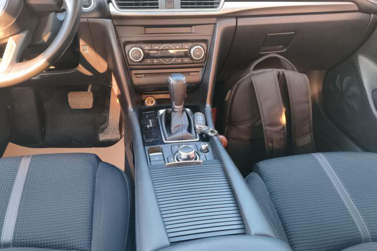 Used Mazda Mazda 3 Axela 2017 Sedan 1.5L Automatic Luxury Model Emission Standard China V
