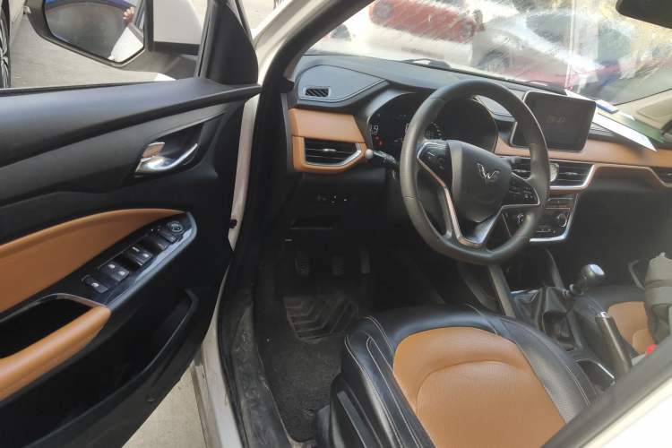 Used Wuling Hongguang S3 2018 1.5L Manual Luxury Model China V Standard
