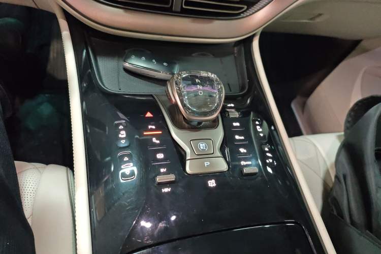 Used Denza D9 2022 DM-i 970 Four-Wheel Drive Prestige Model
