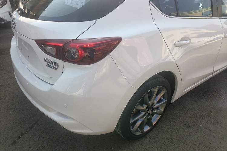 Used Mazda Mazda 3 Axela 2019 Cloud-Controlled Version Hatchback 2.0L Automatic Luxury Model China VI Standard
