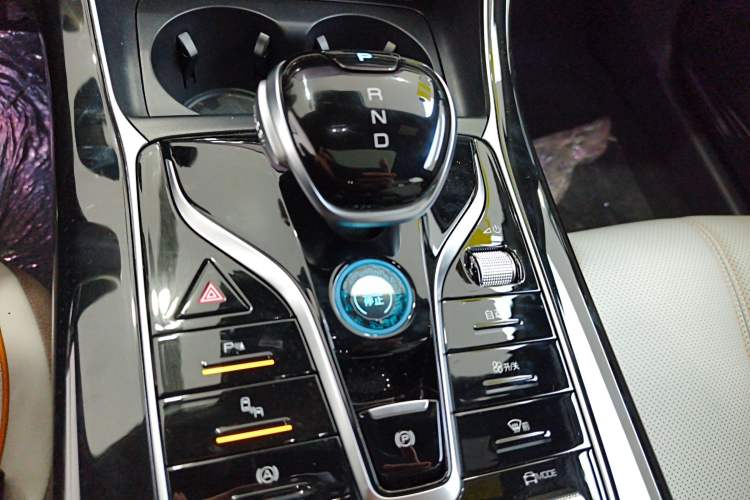 Used BYD Qin PLUS 2024 HONOR Edition DM-i 120KM Excellence Model
