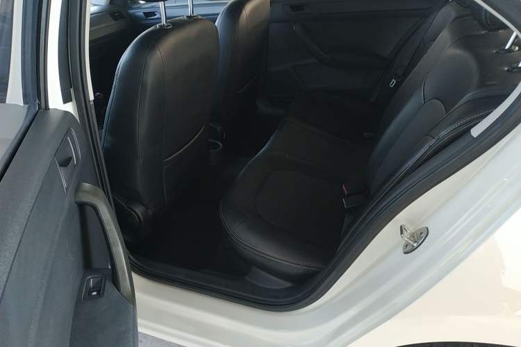 Used Volkswagen Santana 2016 1.4L Manual Fashion Edition
