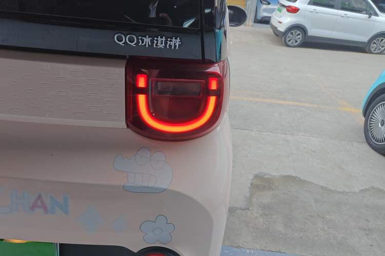 Used Chery QQ Ice Cream 2022 170km Sundae Phosphate Lithium-Ion
