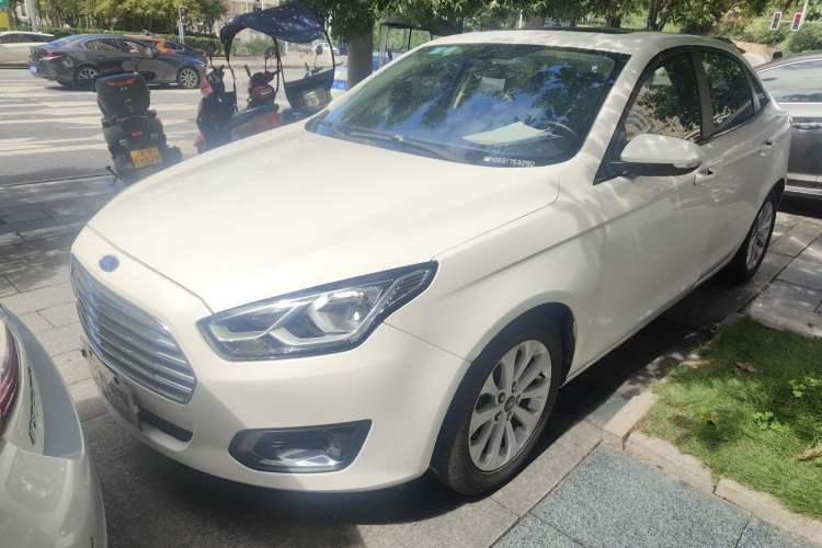 Used Ford Escort 2015 1.5L Manual Fashion Edition
