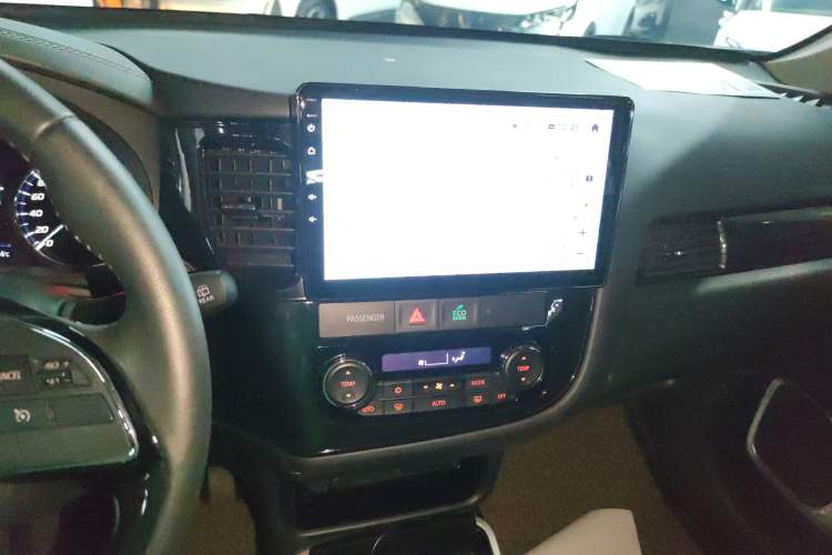 Used Mitsubishi Outlander 2019 2.0L Two-Wheel Drive Comfort Edition 5 Seats China VI Standard
