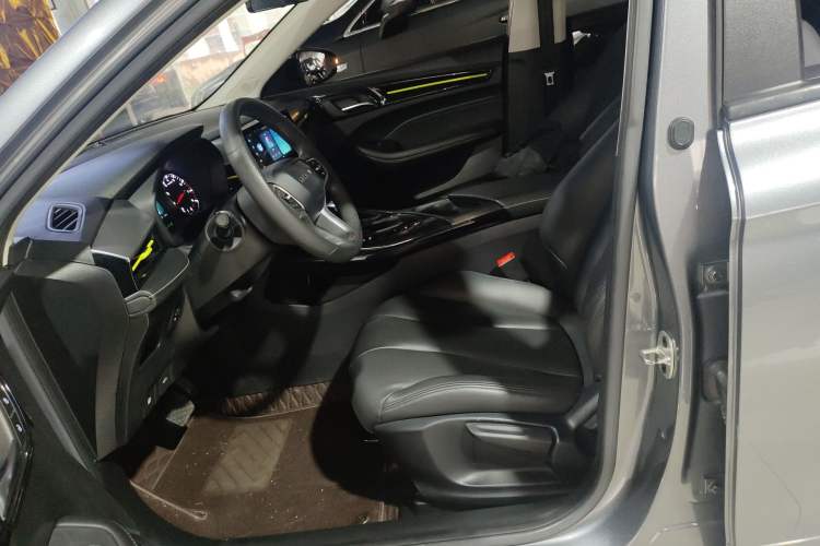 Used Roewe i5 2021 1.5L CVT Platinum Edition
