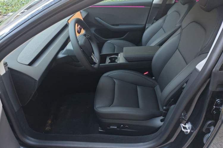 Used Tesla Model 3 2025 Rear-Wheel-Drive Version
