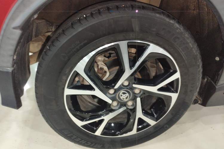 Used Toyota C-HR 2018 2.0L CoolRun Leading Edition with Sunroof China VI Standard
