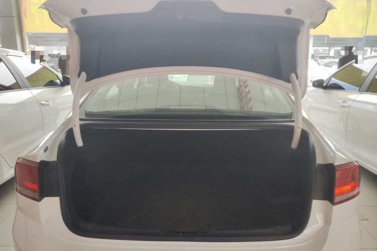 Used Volkswagen Lamando 2015 230TSI Manual Trend Edition
