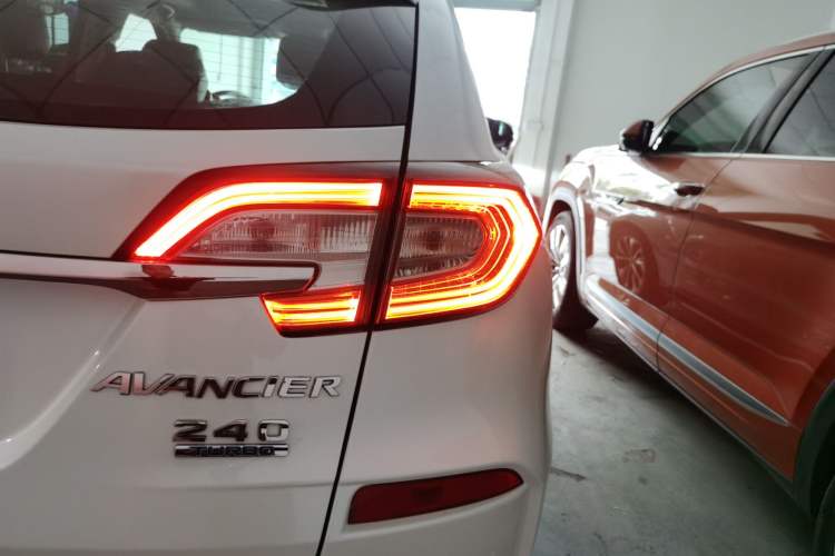 Used Honda Avancier 2017 240TURBO Two-Wheel Drive Premium Edition