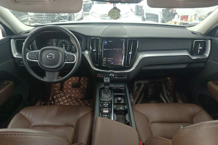 Used Volvo XC60 2019 T5 4x4 Smart Edition China VI Standard
