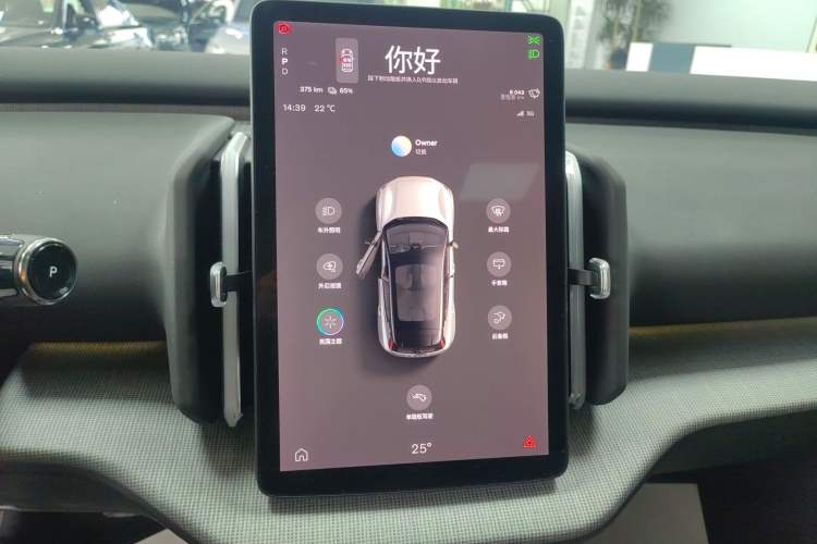 Used Volvo EX30 2025 Rear-Drive Long-Range Plus Model
