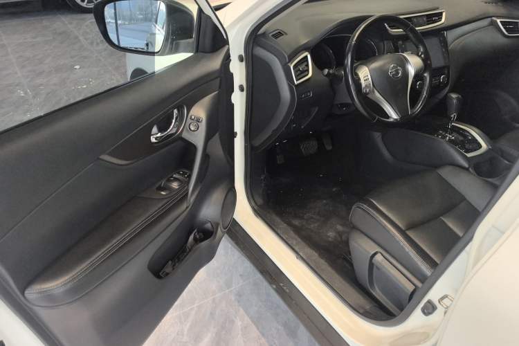 Used Nissan X-Trail 2015 2.0L CVT Comfort MAX Edition 2WD
