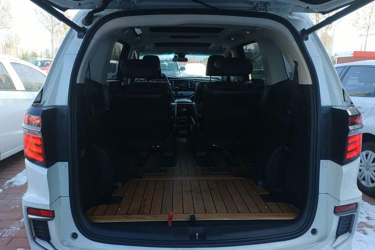 Used Honda Elysion 2019 2.0L Hybrid Supreme Edition
