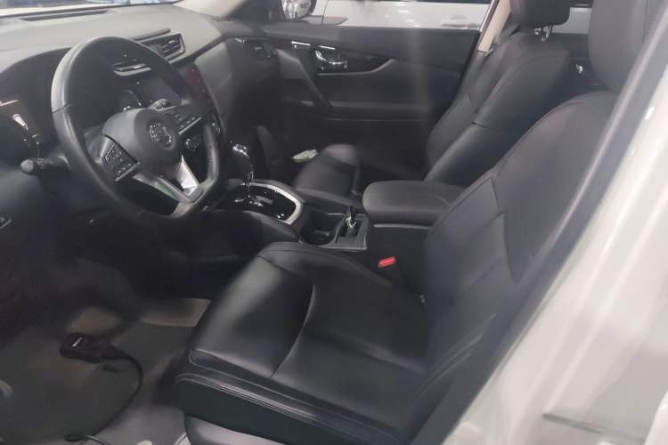 Used Nissan X-Trail 2023 Classic 2.0L Two-Wheel Drive Smart Connect Premium Edition
