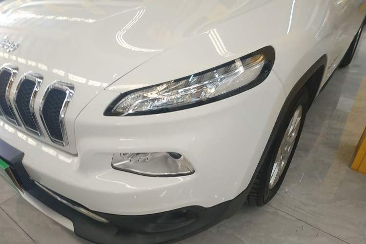 Used  Cherokee 2017 2.0L Superior Edition
