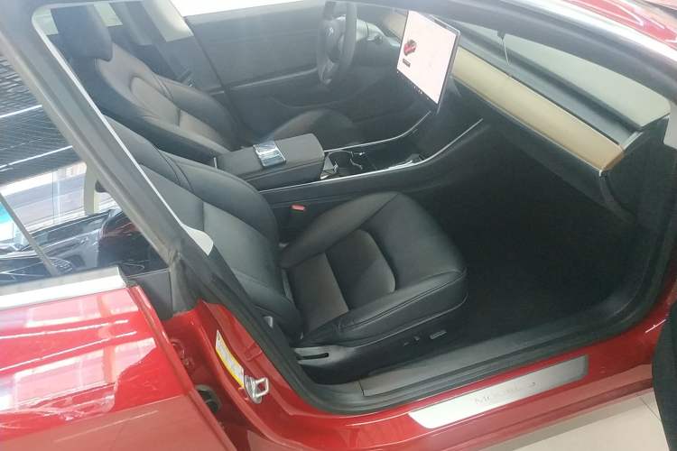 Used Tesla Model 3 2019 Long-Range All-Wheel-Drive Version
