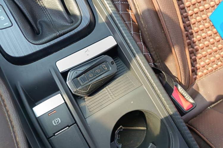 Used JMC Yusheng S330 2016 1.5L GTDi Automatic Two-Wheel Drive Fashion Edition
